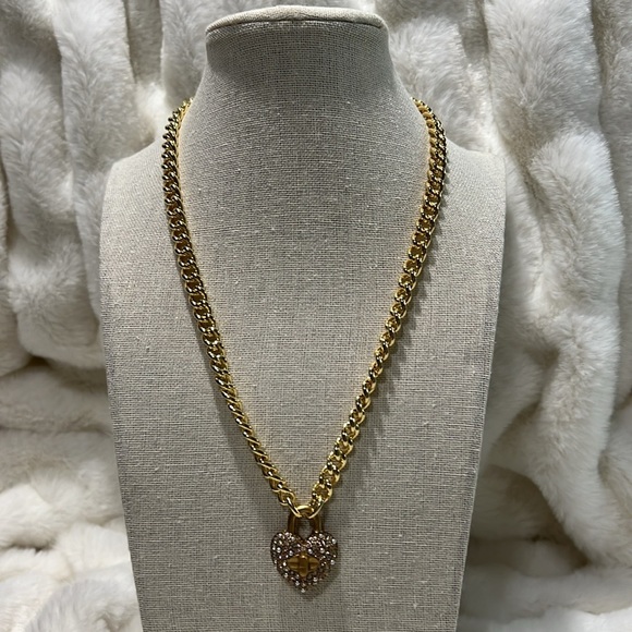 ❄️ New RARE Coach Rhinestone Pink Heart Turnlock Pave’ Gold Link Necklace - Picture 4 of 6
